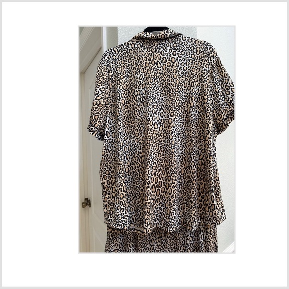 Women's 3X Leopard Print Pajama Set button up short sleeve cropped bottoms EUC - Picture 3 of 12